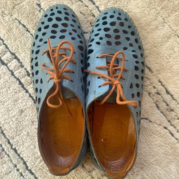 Spring Step Shoes - Picture 2 of 5